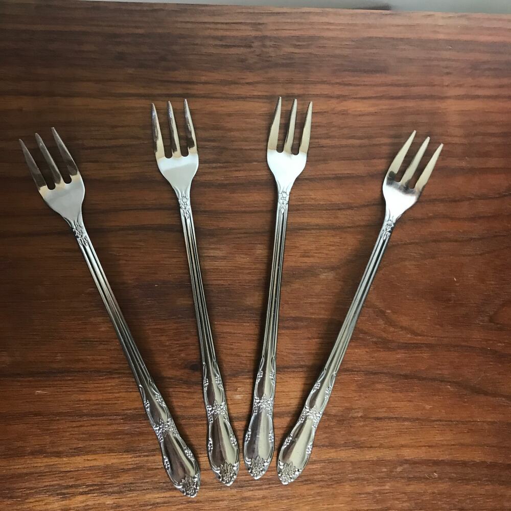 Oneida Wm. A. Rogers Fenway (Daydream) stainless, set of 4 seafood / olive forks